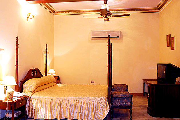 Hotel Chokhi Dhani Resort, Jaipur